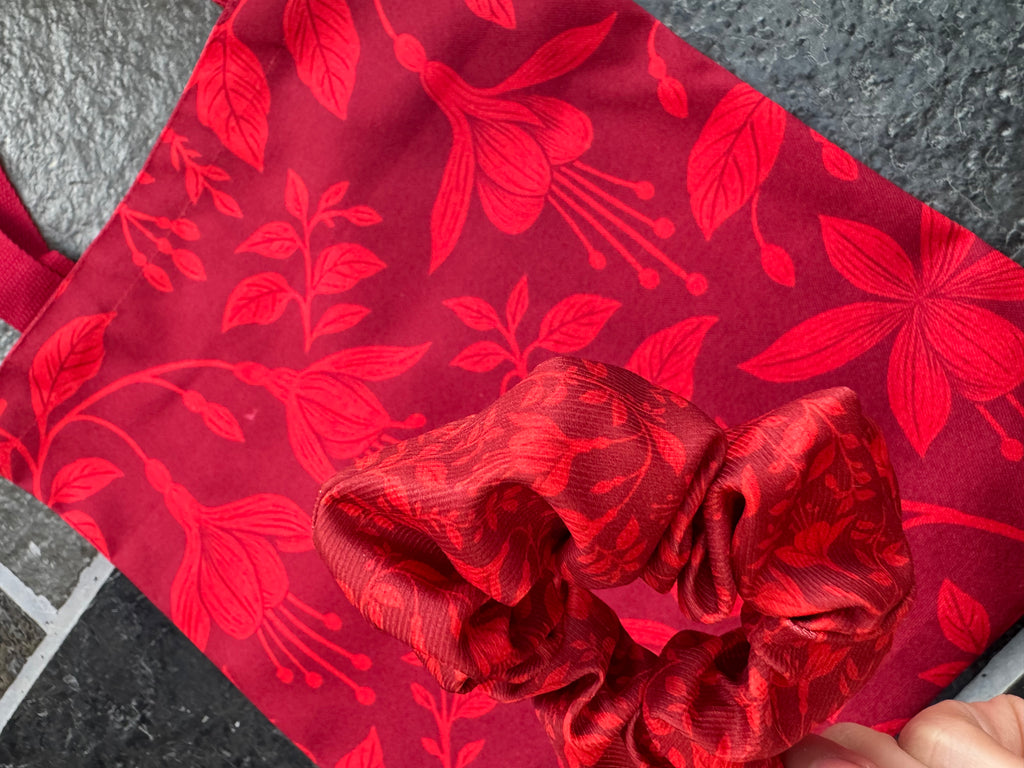 Red Fuchsia Flower Canvas Tote Bag – Elegant Floral Design Matching Scrunchie Gift Set