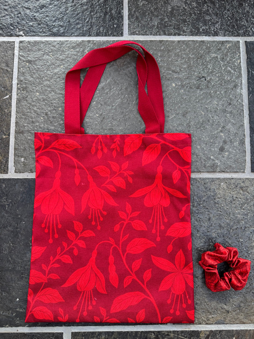 Red Fuchsia Flower Canvas Tote Bag – Elegant Floral Design Matching Scrunchie Gift Set