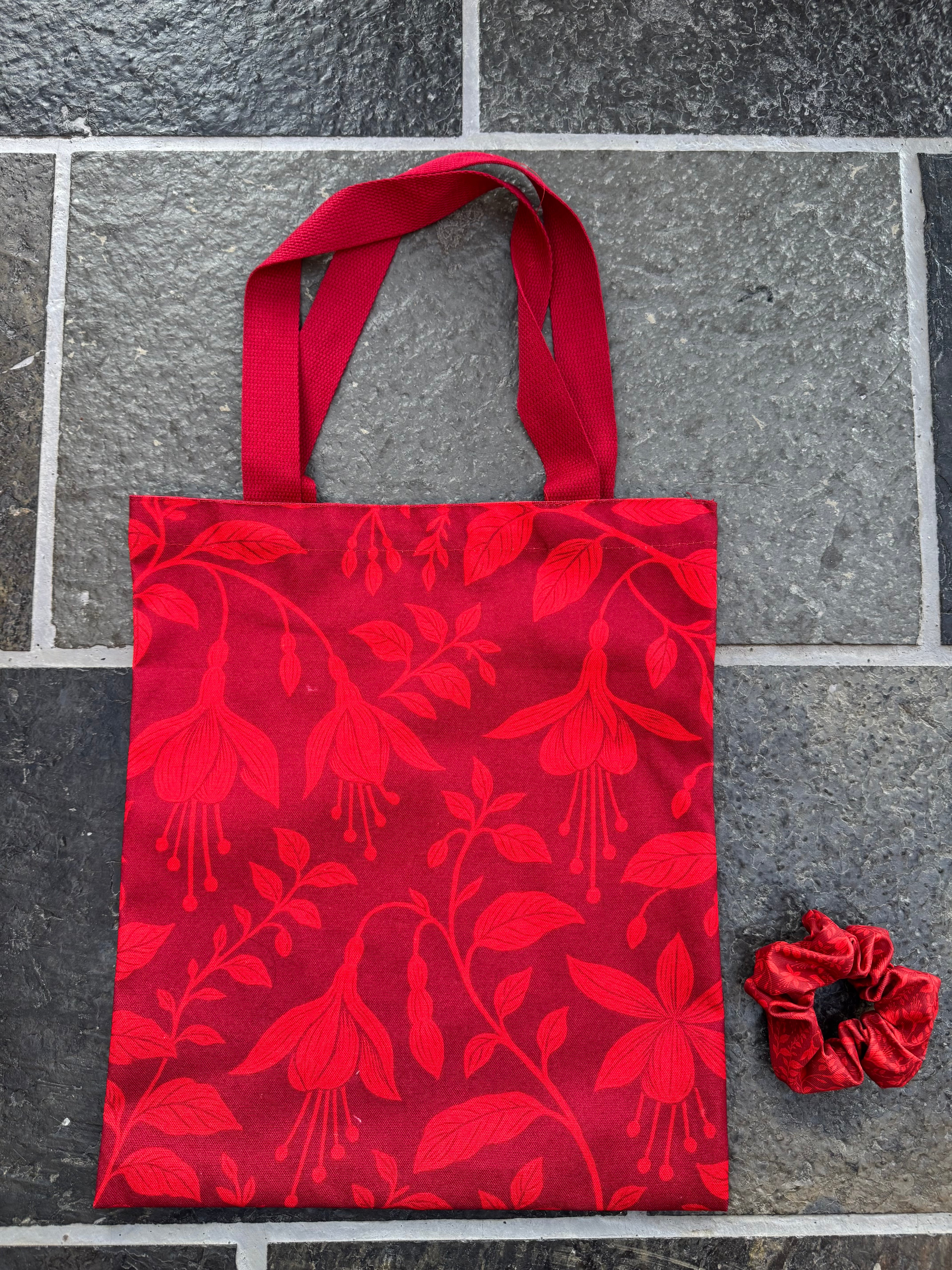 Red Fuchsia Flower Canvas Tote Bag – Elegant Floral Design Matching Scrunchie Gift Set